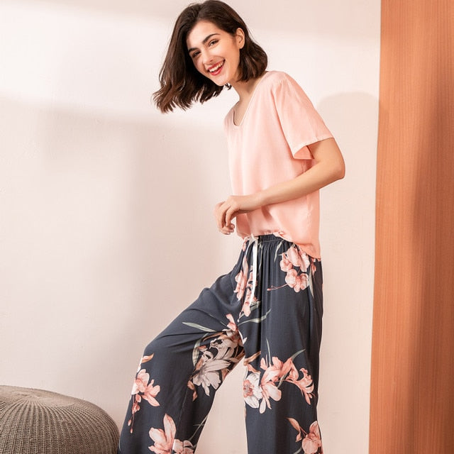 The Art Of Relaxation: Viscose Pajamas For A Luxe Lounging Experience