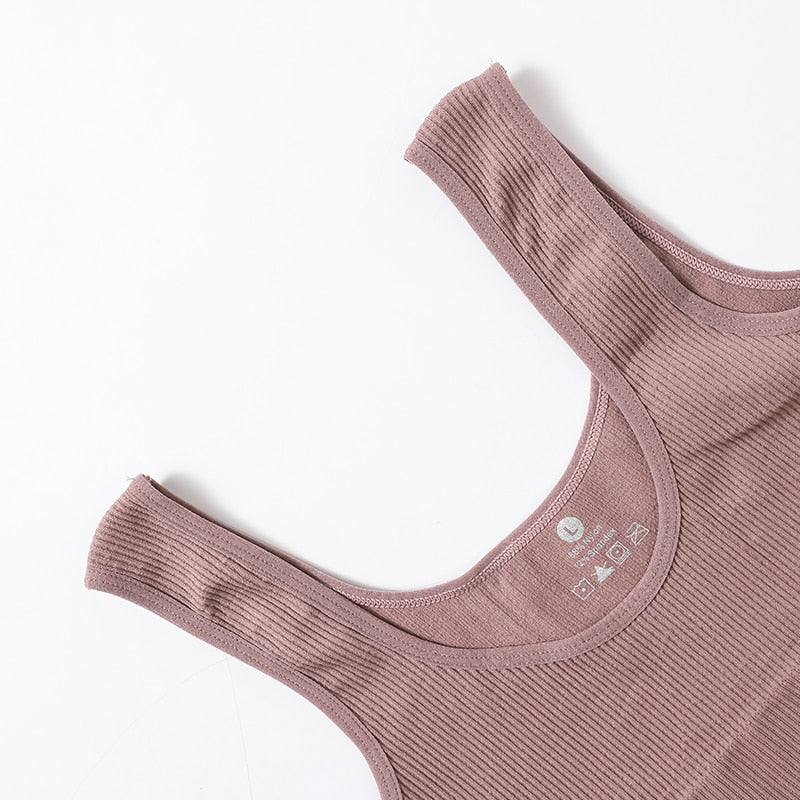 Seamless Scoop Neck Tank Top: Sexy, Comfy & Versatile
