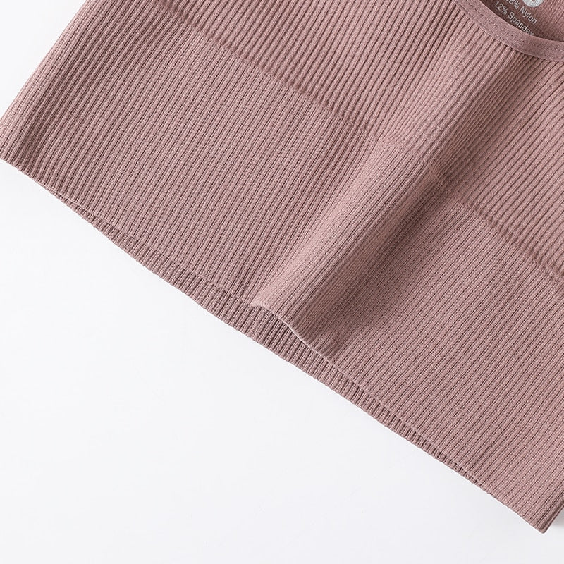 Seamless Scoop Neck Tank Top: Sexy, Comfy & Versatile
