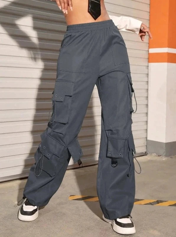 Back In Style: Y2K Revival Cargo Pants For Women