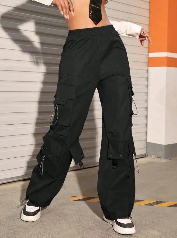 Back In Style: Y2K Revival Cargo Pants For Women