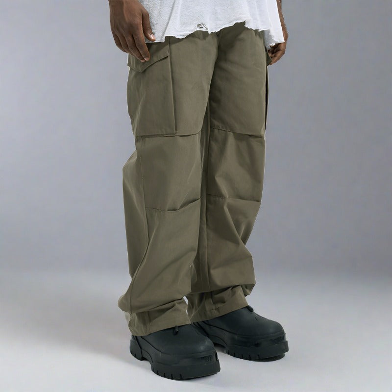 Big Knee-Pocket Pants: Trendy Comfort With A Touch Of Edginess